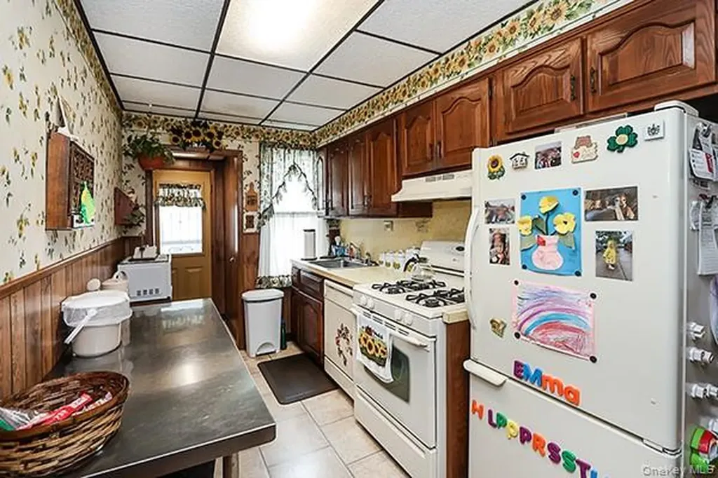 7833 74th Street Glendale NY 11385