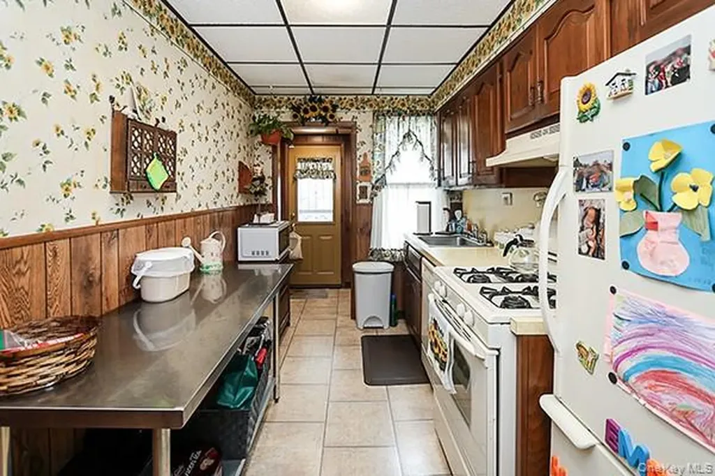 7833 74th Street Glendale NY 11385