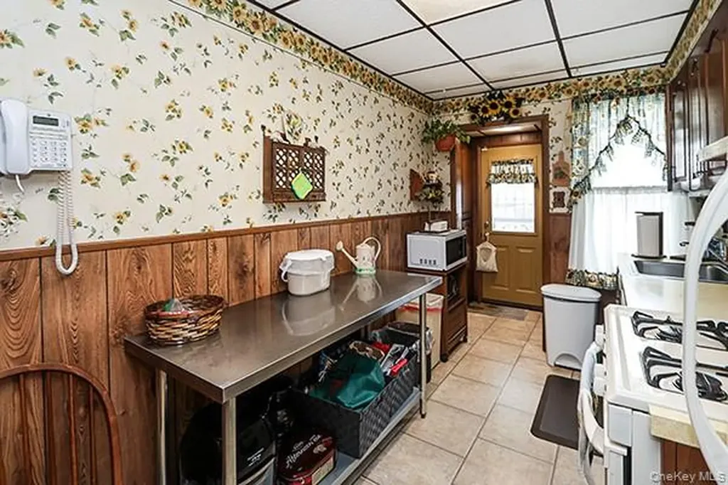 7833 74th Street Glendale NY 11385
