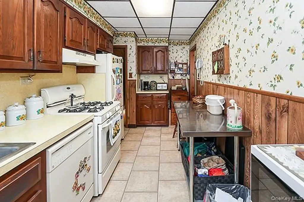 7833 74th Street Glendale NY 11385
