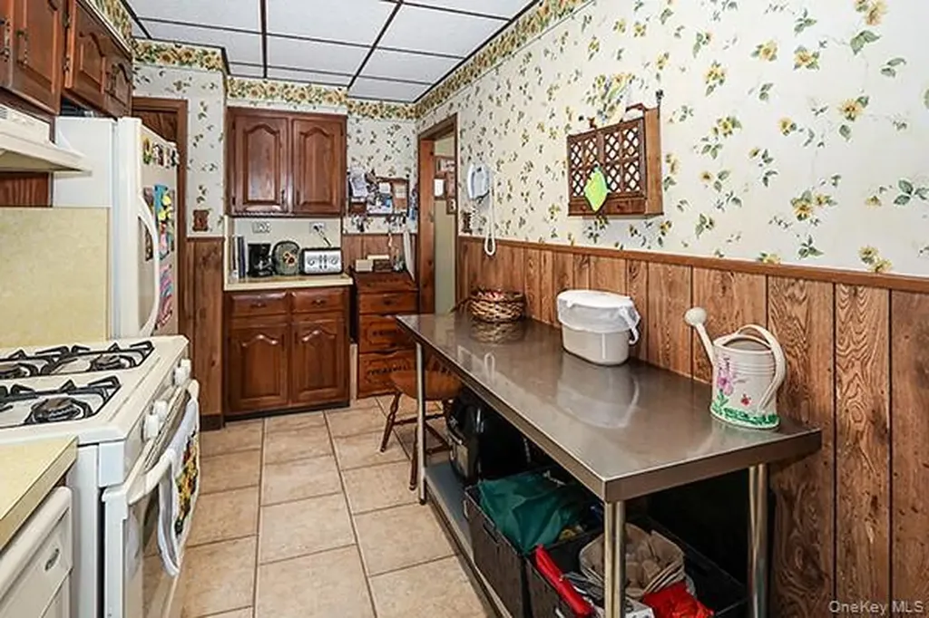 7833 74th Street Glendale NY 11385