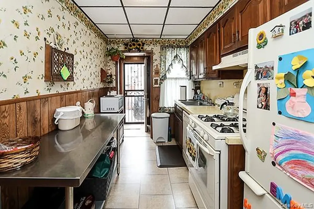 7833 74th Street Glendale NY 11385