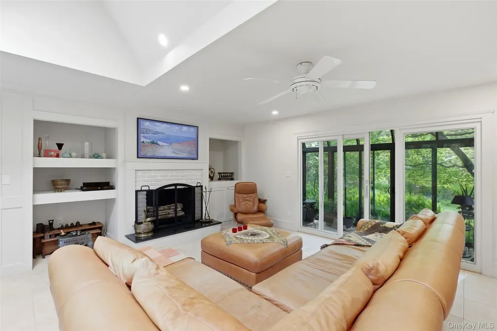 7 Gun Path Setauket NY 11733