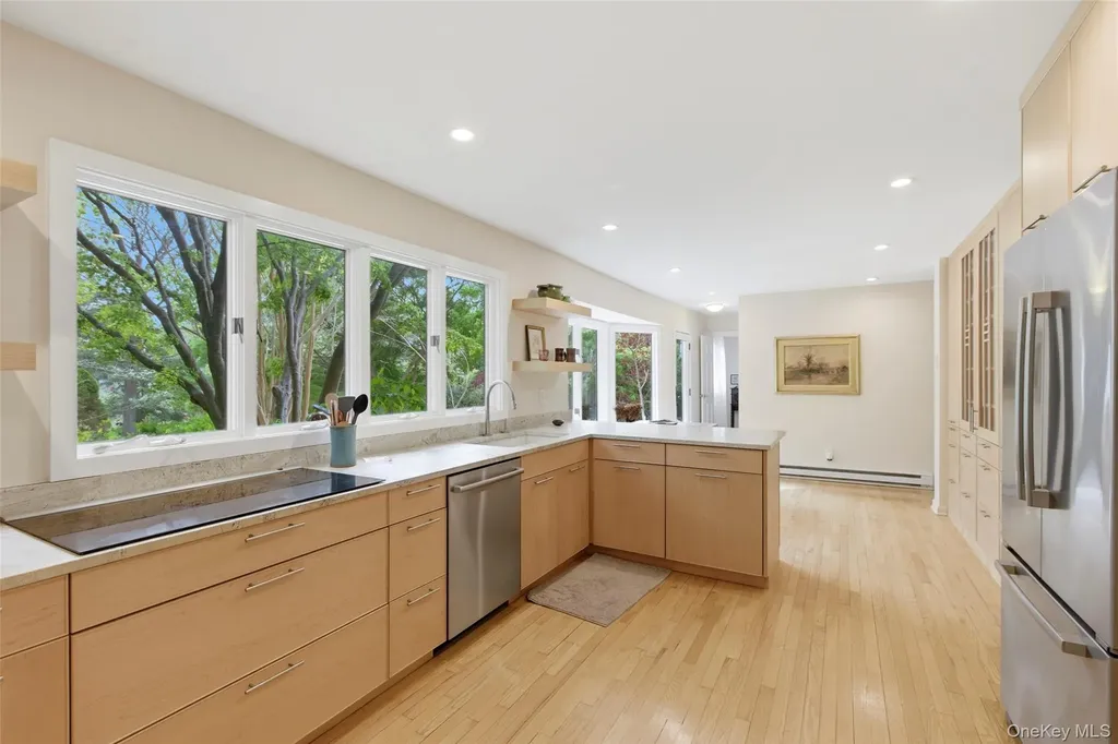 7 Gun Path Setauket NY 11733