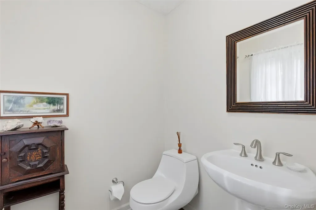 7 Gun Path Setauket NY 11733