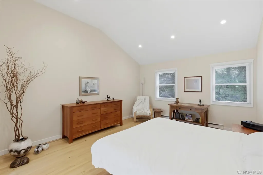 7 Gun Path Setauket NY 11733