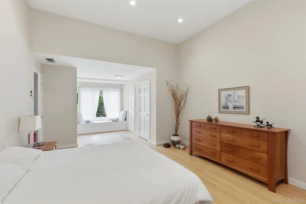 7 Gun Path Setauket NY 11733