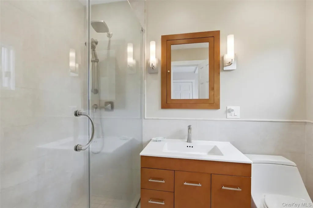 7 Gun Path Setauket NY 11733