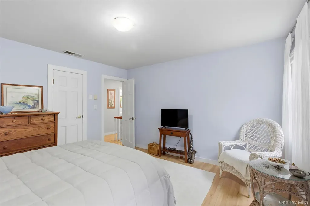 7 Gun Path Setauket NY 11733