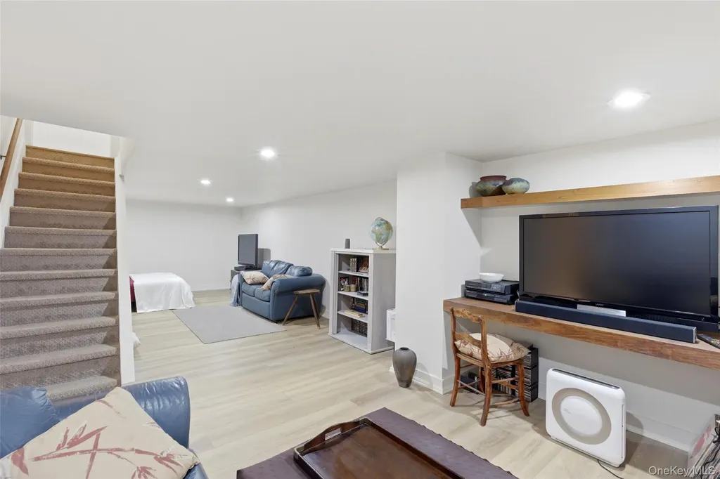 7 Gun Path Setauket NY 11733