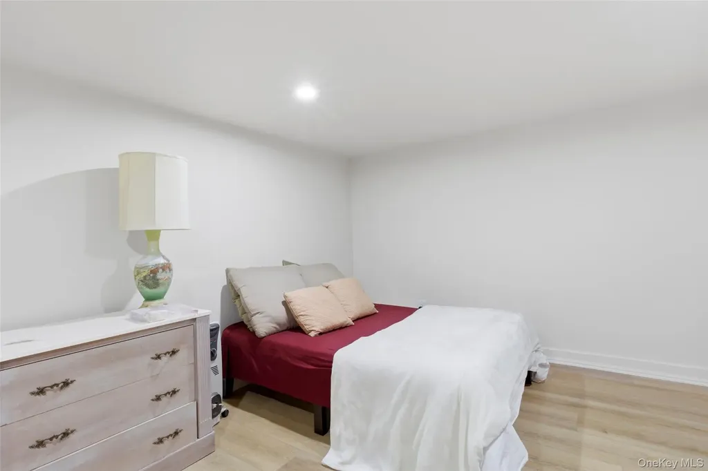 7 Gun Path Setauket NY 11733