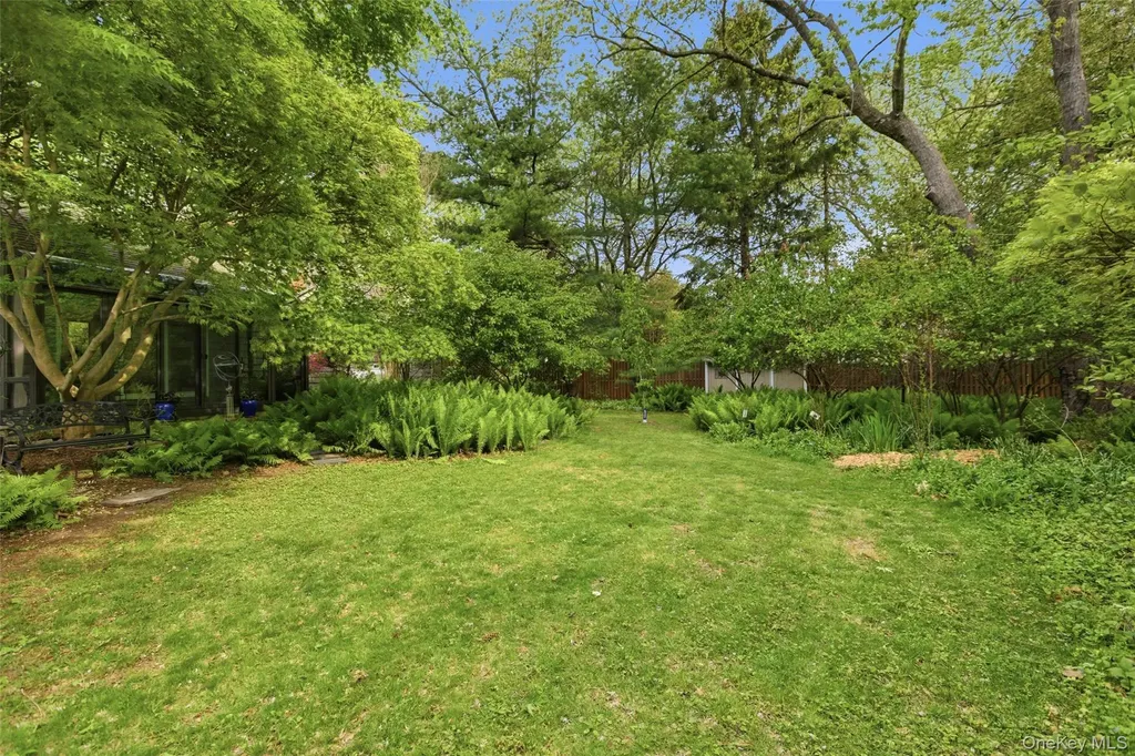 7 Gun Path Setauket NY 11733