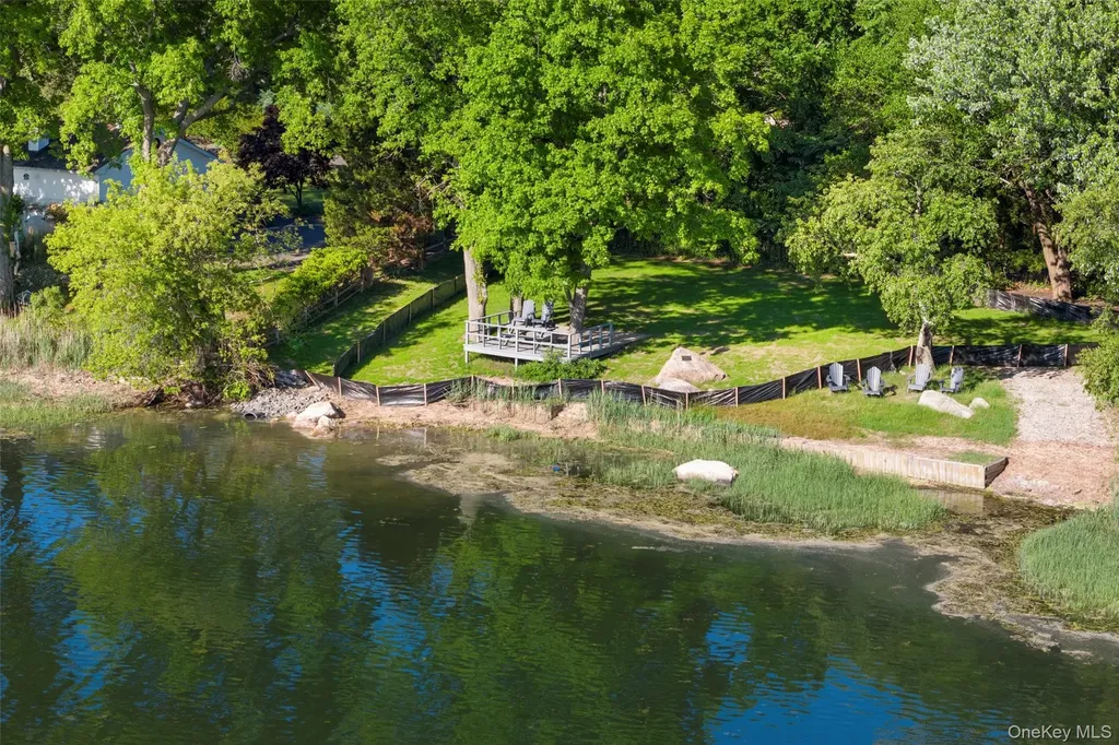 7 Gun Path Setauket NY 11733