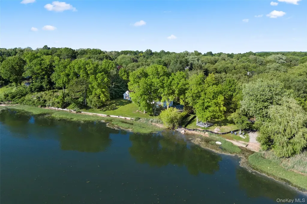 7 Gun Path Setauket NY 11733