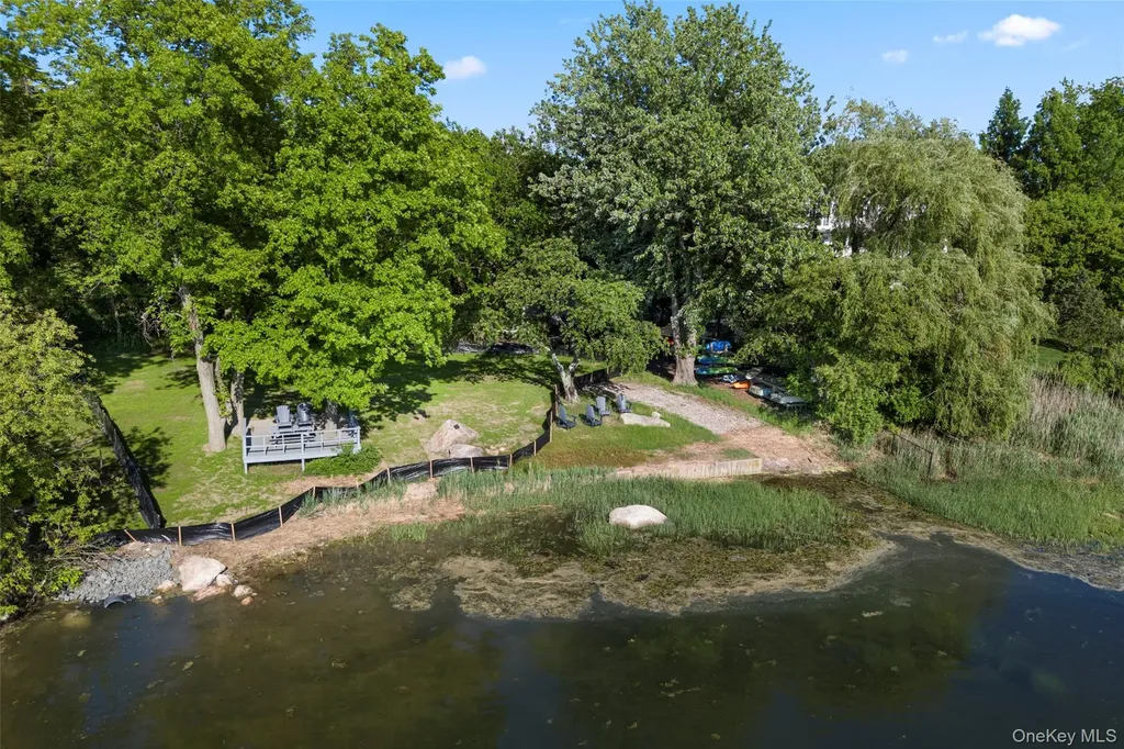 7 Gun Path Setauket NY 11733