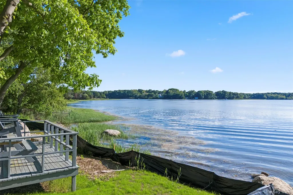 7 Gun Path Setauket NY 11733