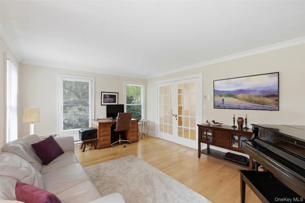 7 Gun Path Setauket NY 11733