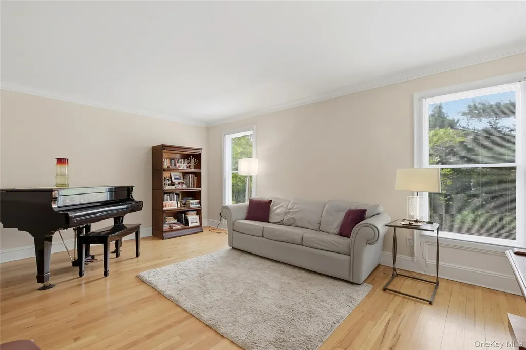 7 Gun Path Setauket NY 11733