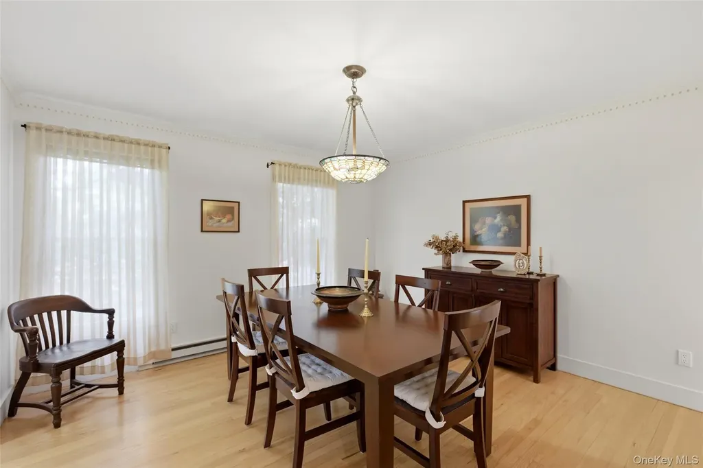 7 Gun Path Setauket NY 11733