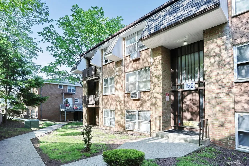 152 Kearsing Parkway Monsey NY 10952