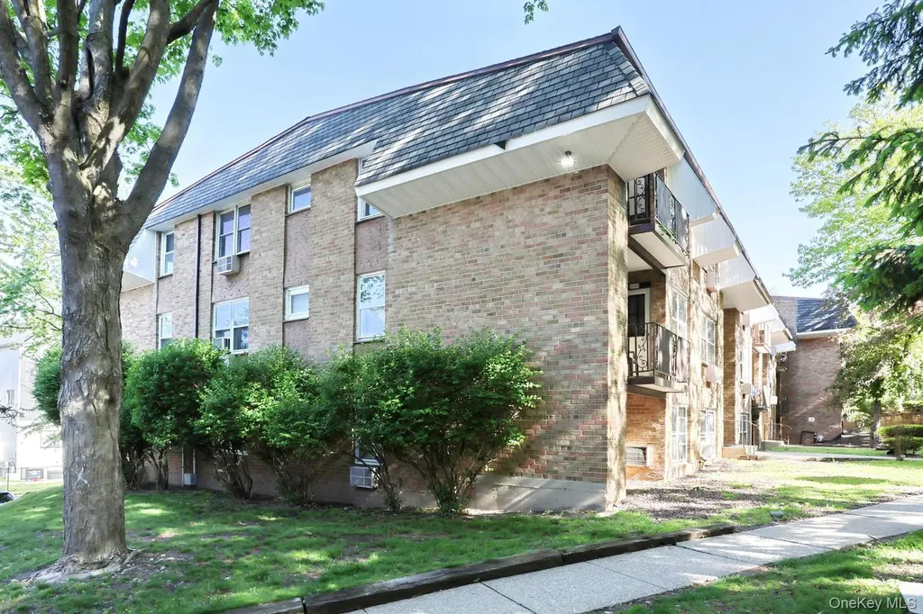 152 Kearsing Parkway Monsey NY 10952