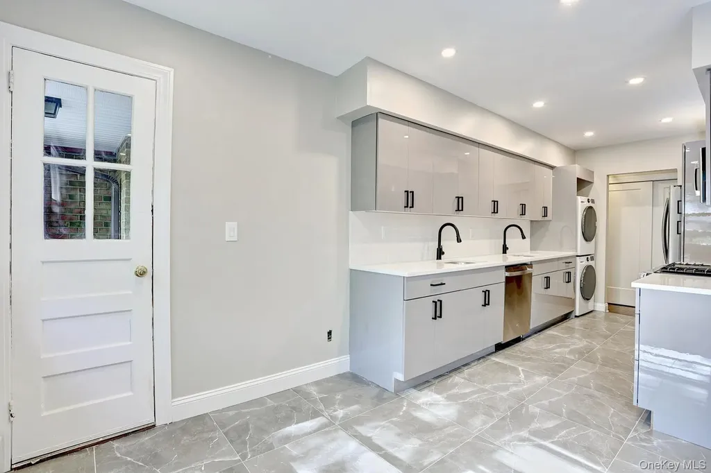 152 Kearsing Parkway Monsey NY 10952