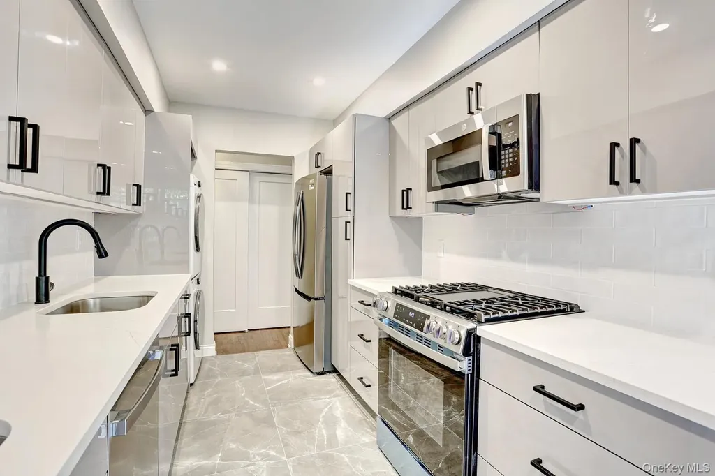 152 Kearsing Parkway Monsey NY 10952