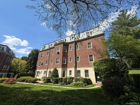 4 Chateaux Circle Scarsdale NY 10583