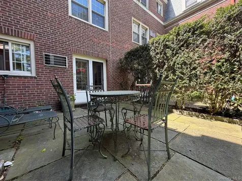 4 Chateaux Circle Scarsdale NY 10583