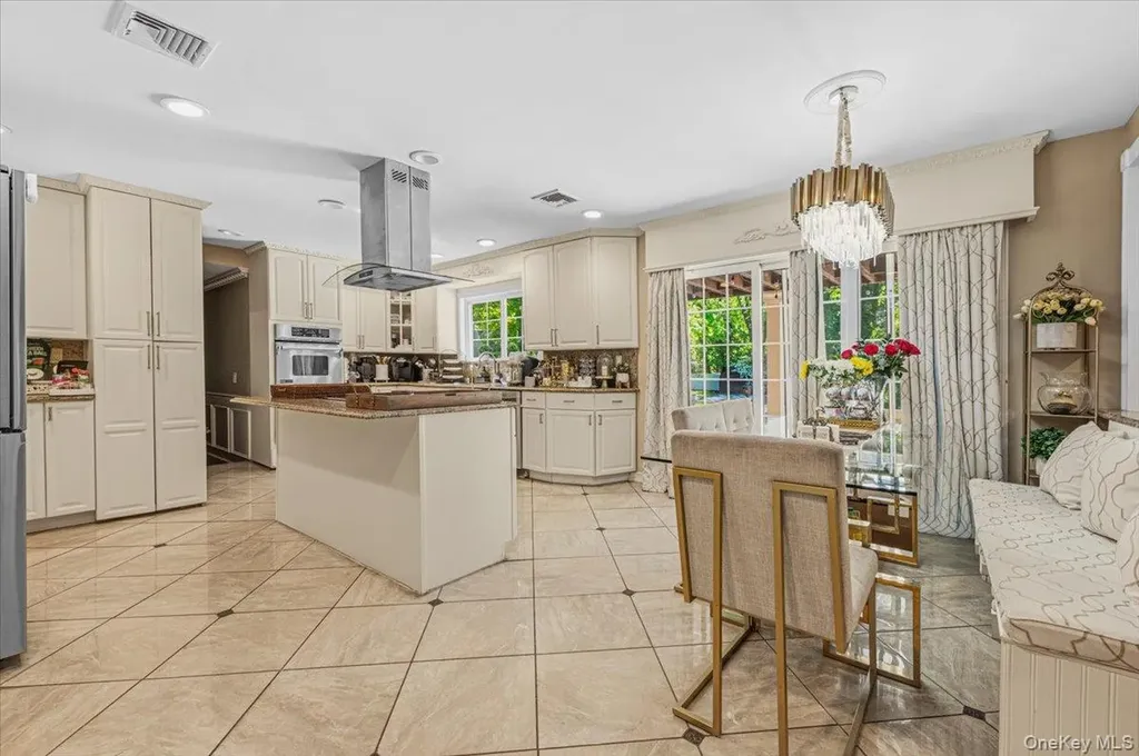 626 Caledonia Road Dix Hills NY 11746