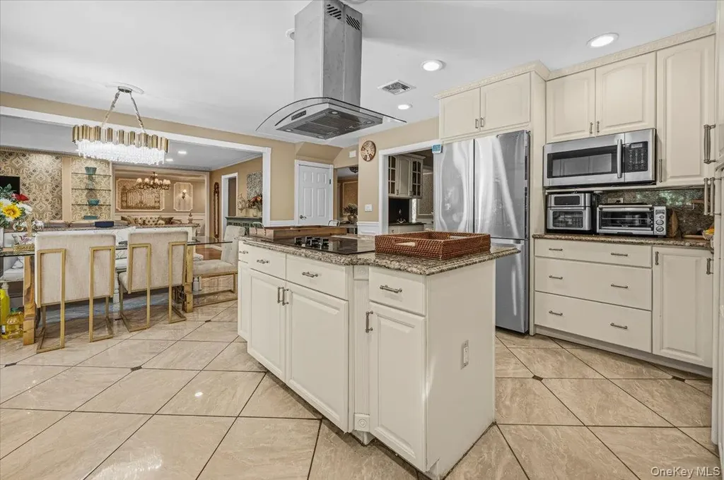 626 Caledonia Road Dix Hills NY 11746