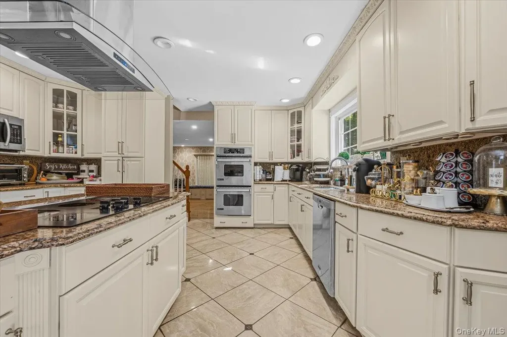 626 Caledonia Road Dix Hills NY 11746