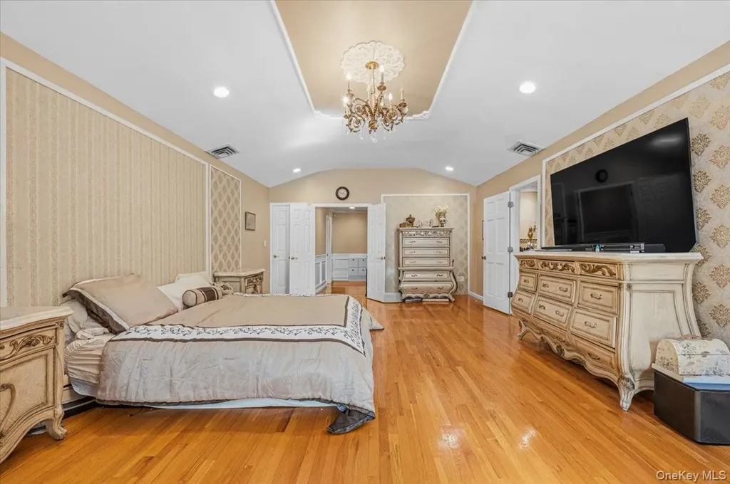 626 Caledonia Road Dix Hills NY 11746