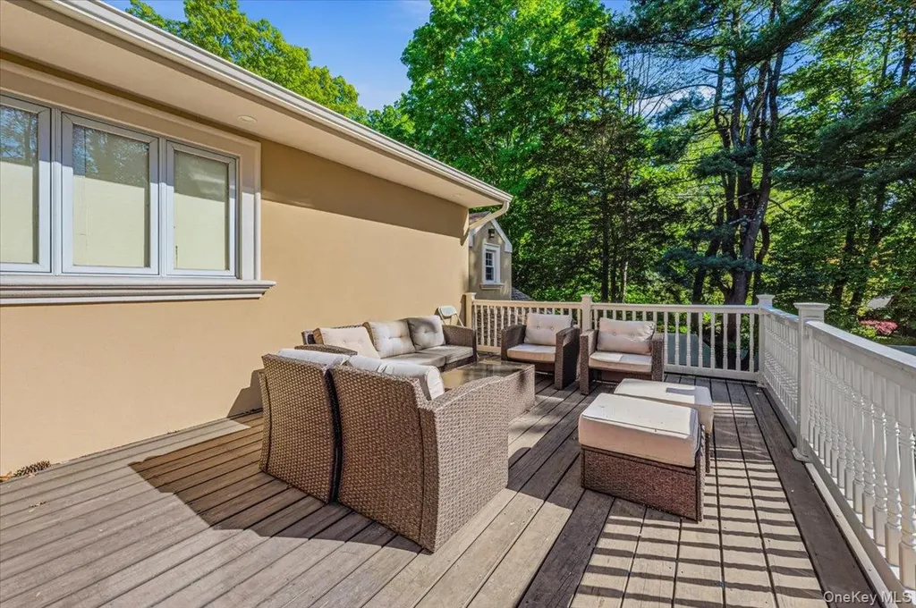 626 Caledonia Road Dix Hills NY 11746