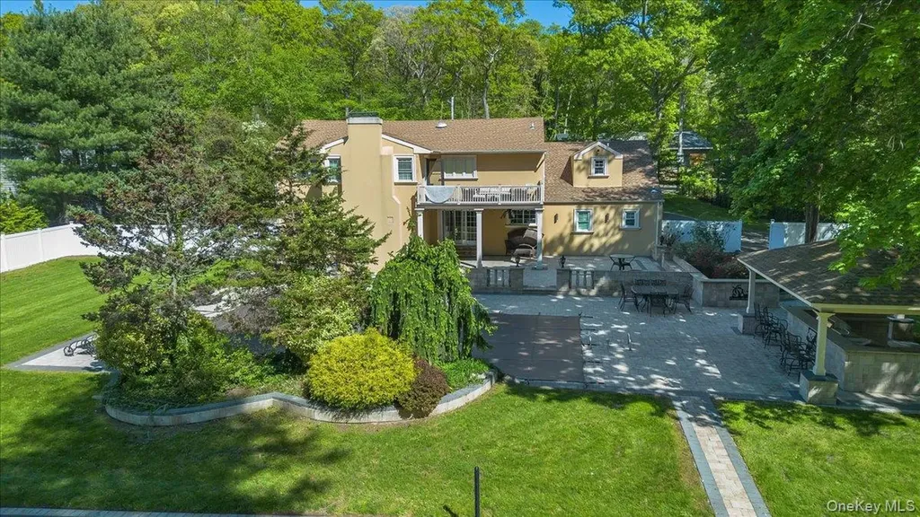 626 Caledonia Road Dix Hills NY 11746