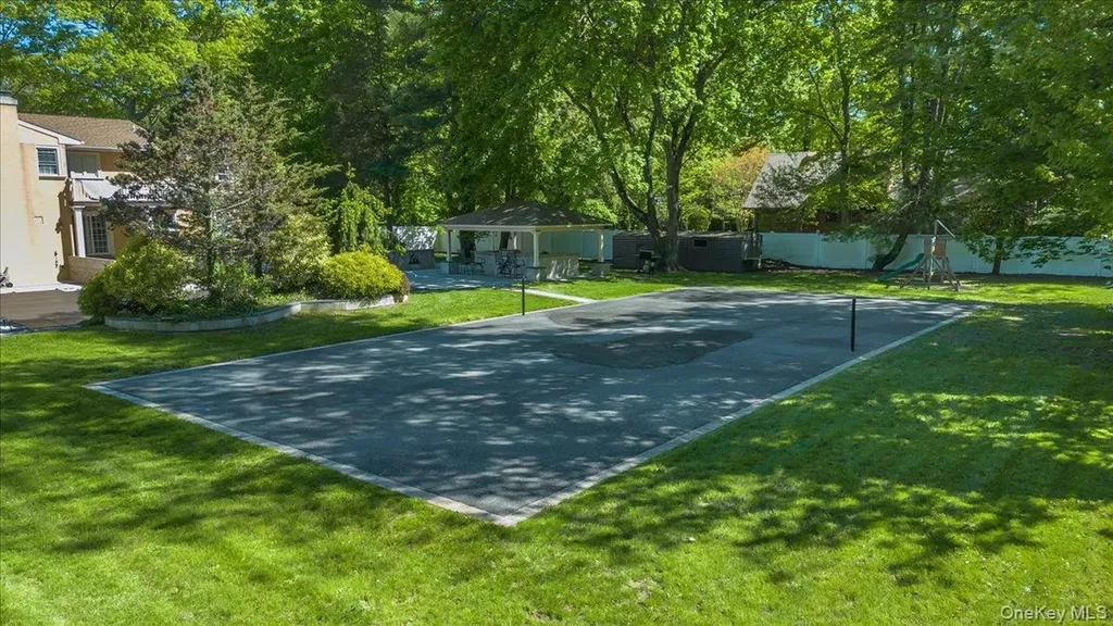 626 Caledonia Road Dix Hills NY 11746
