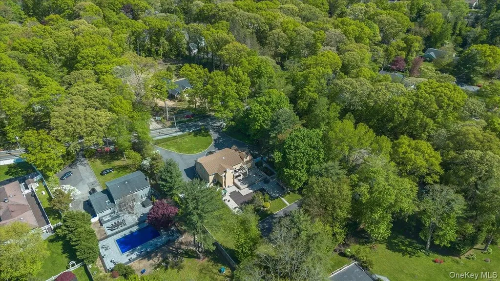 626 Caledonia Road Dix Hills NY 11746