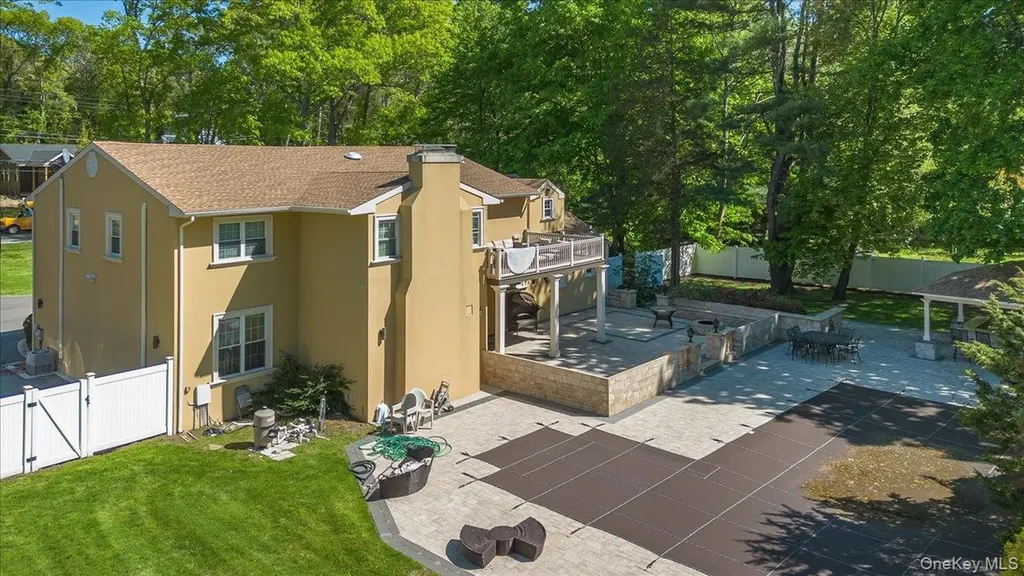 626 Caledonia Road Dix Hills NY 11746