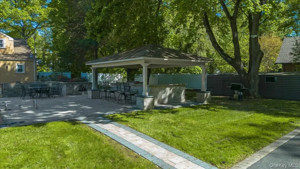 626 Caledonia Road Dix Hills NY 11746
