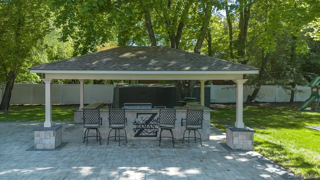 626 Caledonia Road Dix Hills NY 11746