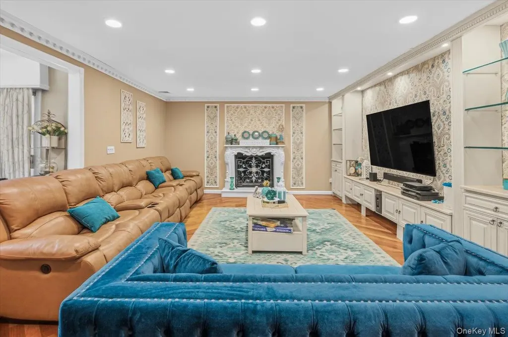 626 Caledonia Road Dix Hills NY 11746