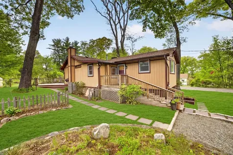 3079 Maqua Place Mohegan Lake NY 10547