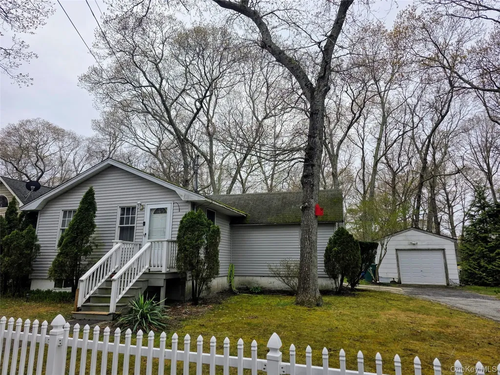 117 Maple Avenue Flanders NY 11901