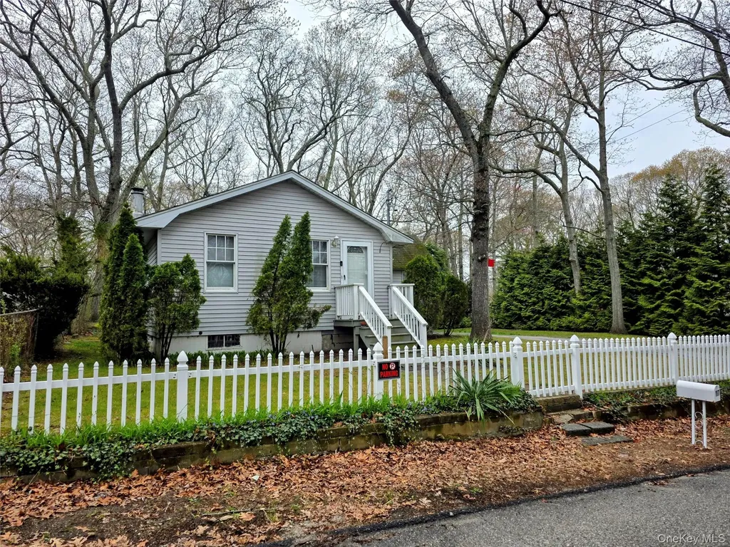 117 Maple Avenue Flanders NY 11901