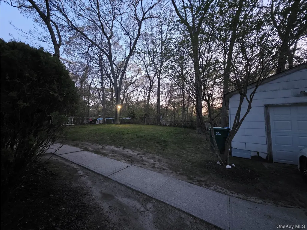 117 Maple Avenue Flanders NY 11901