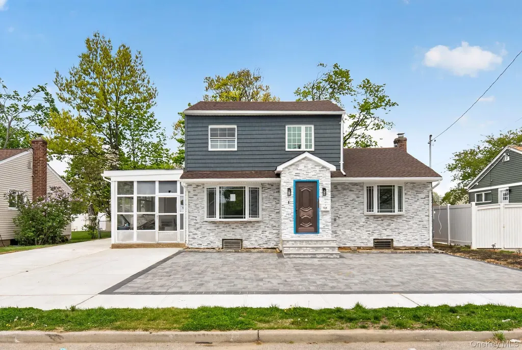 1524 Bowe Road Valley Stream NY 11580