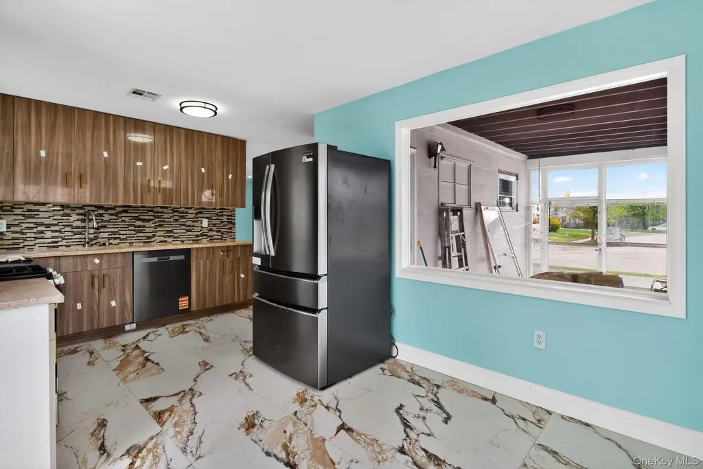 1524 Bowe Road Valley Stream NY 11580
