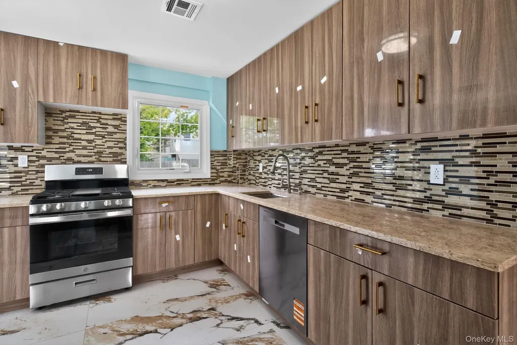 1524 Bowe Road Valley Stream NY 11580