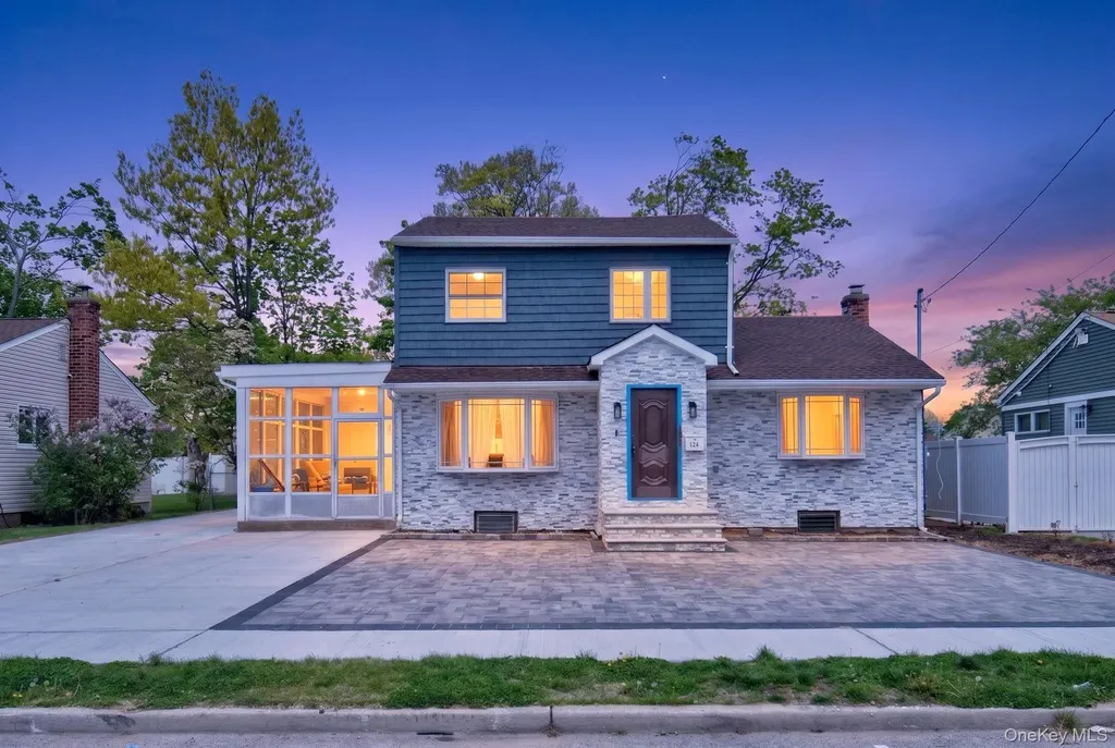1524 Bowe Road Valley Stream NY 11580