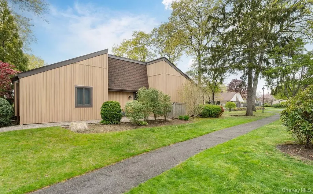 84 Strathmore Gate Drive Stony Brook NY 11790